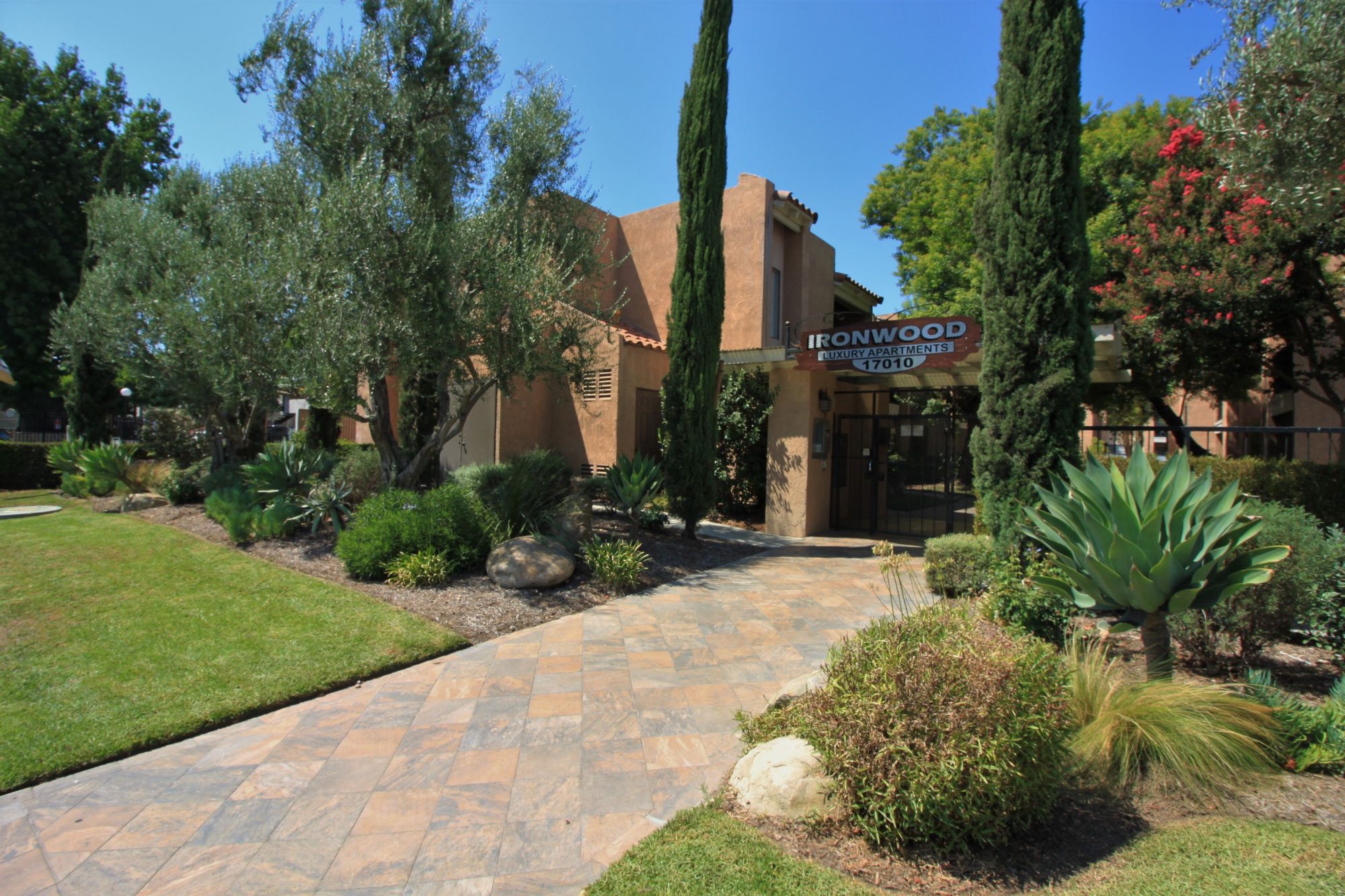 Ironwood, Fontana